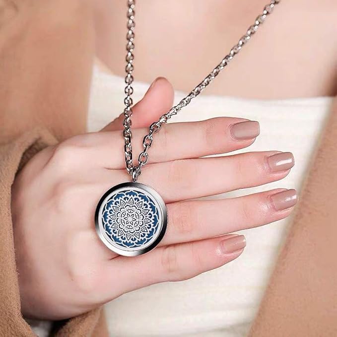 Aromatherapy Essential Oil Diffuser Necklace Stainless Steel lnspirational Locket Pendant(Flower)