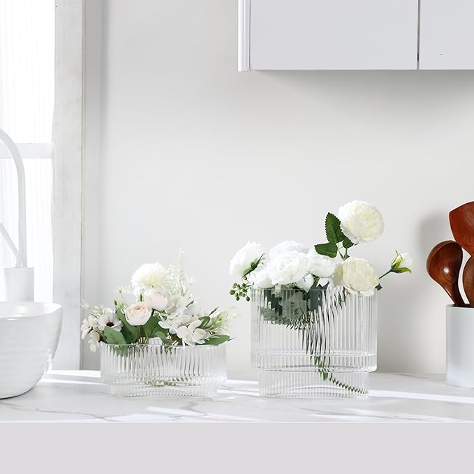 Short Glass Vases, Set of 2 Clear Glass Vases for Tulips, Ribbed Vase for Flowers, Modern Small Vase for Living Room, Dining Room, Bathroom, Desk, Shelf, Wedding, Office