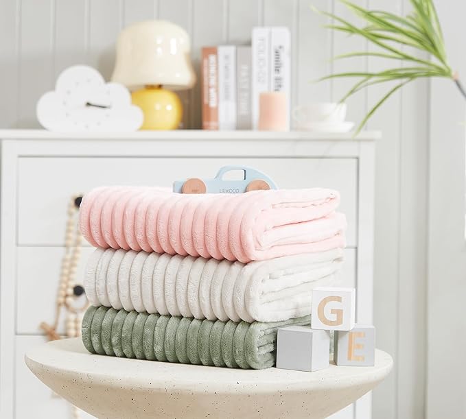 Geniospin Fleece Throw Blanket, 280GSM Extra Soft Lightweight Blanket with Strip, Plush Fuzzy Cozy Blankets and Throws for Couch, Bed, Sofa Cozy, Warm and Breathable (Sage Green, 30x40 inches)