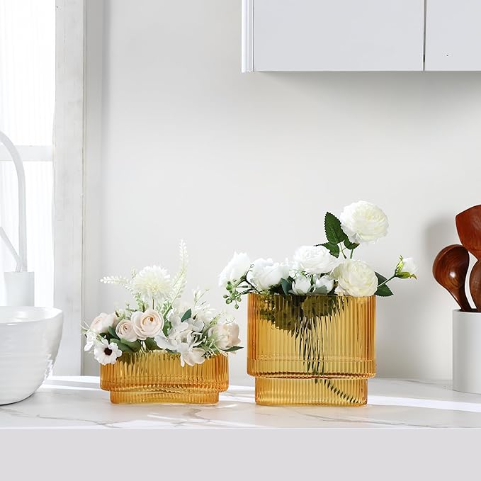 Short Glass Vases, Set of 2 Amber Glass Vases for Tulips, Ribbed Vase for Flowers, Modern Small Vase for Living Room, Dining Room, Bathroom, Desk, Shelf, Wedding, Office