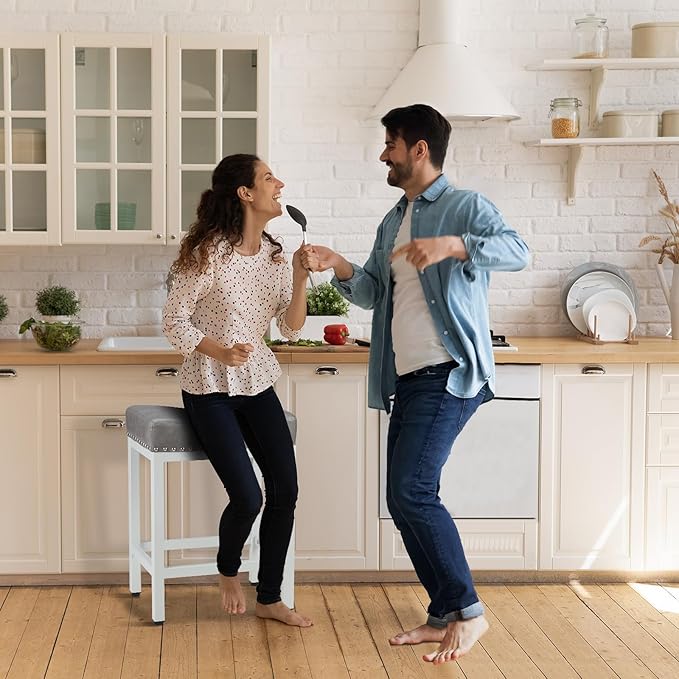 Sweetcrispy 24 inch Bar Stools Set of 2, Upholstered Modern Counter Height Bar Stools for Kitchen Island Modern PU Leather Sadless Stools Chair with Metal Base and Footrest, Grey