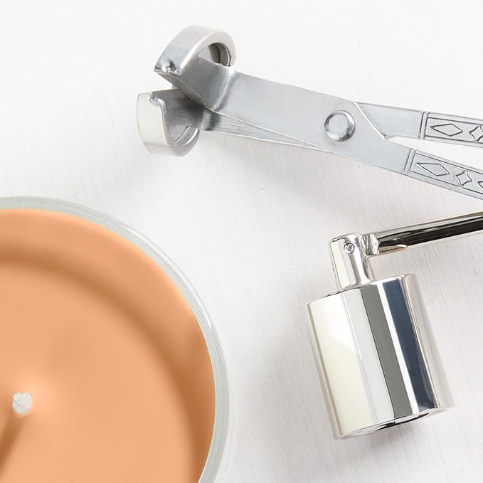 Yankee Candle Large Jar Scented Candle with up to 150 Hour Burn Time, Premium Plant Wax Blend for Consistent Burn, 22 oz Jar Candle with Room Filling Fragrance, Tangerine & Vanilla