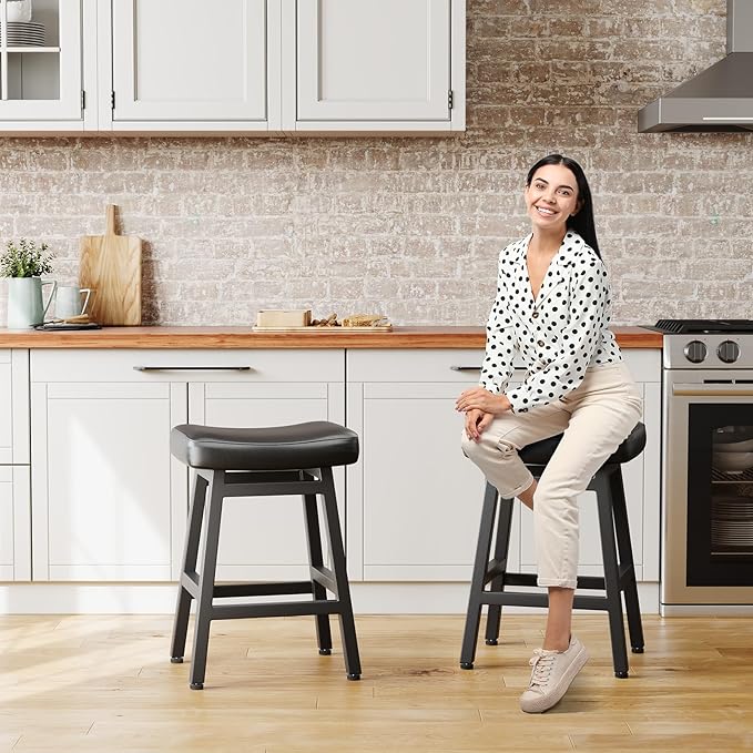 Counter Height Bar Stools Set of 2, 24 Inch Barstools for Kitchen Counter, Kitchen Stools with Faux Leather Saddle Seats & Heavy Duty Metal Legs, Easy Assembly, Forest Green