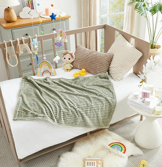 Geniospin Fleece Throw Blanket, 280GSM Extra Soft Lightweight Blanket with Strip, Plush Fuzzy Cozy Blankets and Throws for Couch, Bed, Sofa Cozy, Warm and Breathable (Sage Green, 30x40 inches)