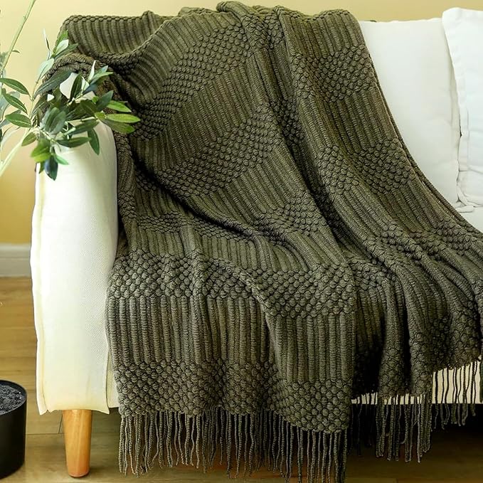 Blagic Knitted Throw Blanket for Couch, Bed and Sofa. Super Soft Blanket with Tassels, Dark Green Throw Blanket, 60 x 80 Inches Lightweight & Cosy Home Decor