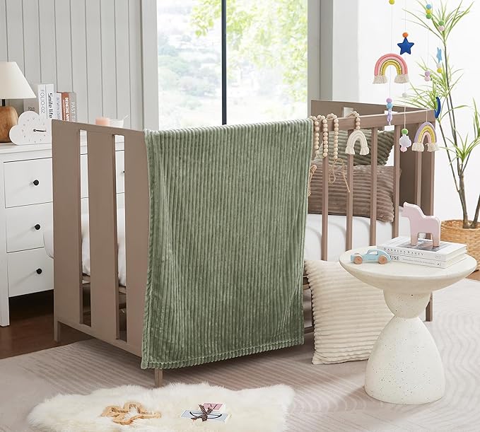 Geniospin Fleece Throw Blanket, 280GSM Extra Soft Lightweight Blanket with Strip, Plush Fuzzy Cozy Blankets and Throws for Couch, Bed, Sofa Cozy, Warm and Breathable (Sage Green, 30x40 inches)