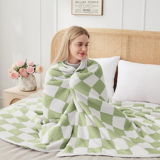 Checkered Super Soft Luxurious Warm Blanket for Couch Reversible Blanket for Bed Sofa 50x60 Inches Checkered Pattern Green and White