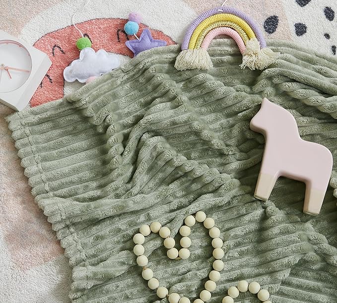 Geniospin Fleece Throw Blanket, 280GSM Extra Soft Lightweight Blanket with Strip, Plush Fuzzy Cozy Blankets and Throws for Couch, Bed, Sofa Cozy, Warm and Breathable (Sage Green, 30x40 inches)